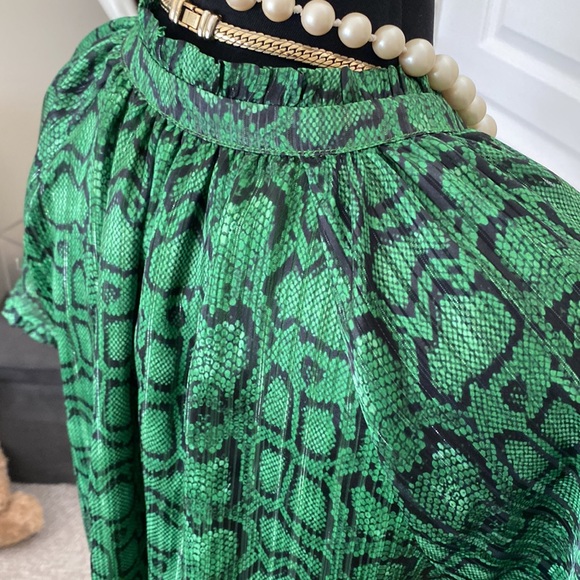 Brilliant green sheer lined top by Birgitte Herskind🌿 - Picture 10 of 12